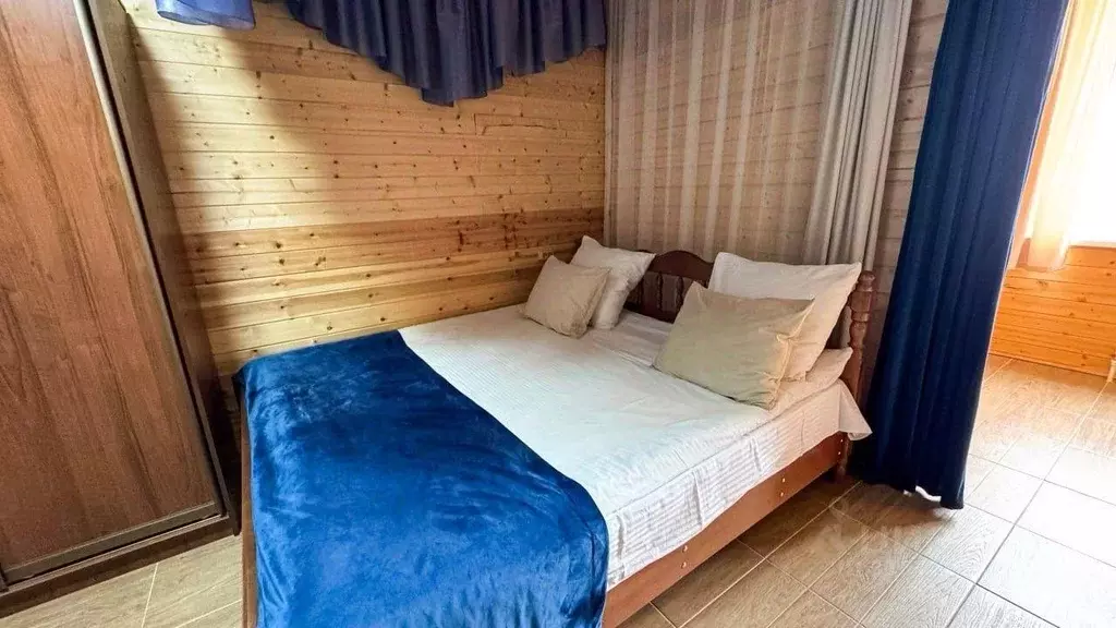 Дом в Карачаево-Черкесия, Зеленчукский район, с. Архыз ул. Курджиева, ... - Фото 1