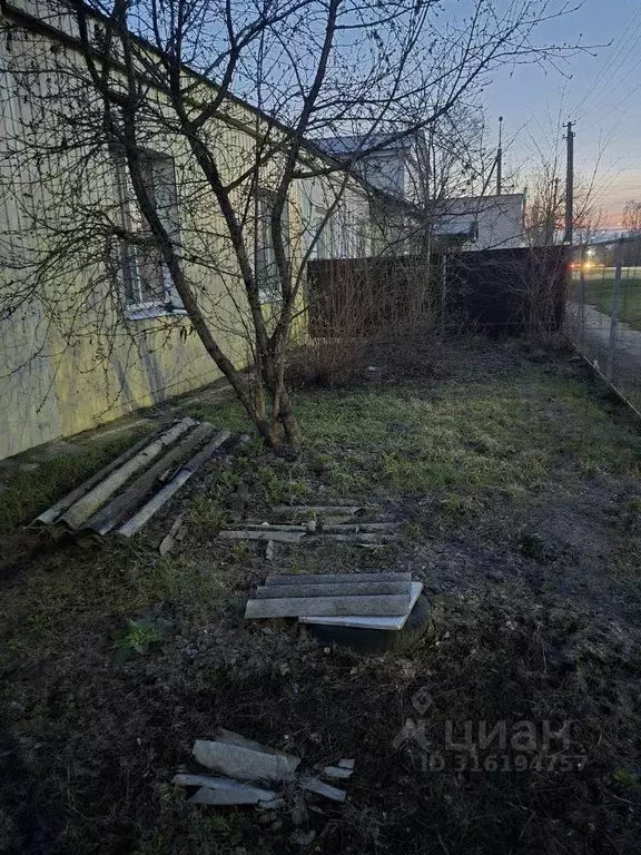3-к кв. Саратовская область, Петровск ул. Братьев Костериных, 66 (45.0 ... - Фото 1