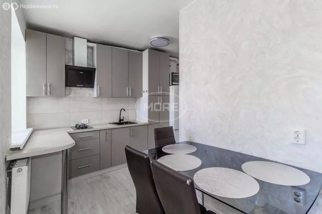 2-комнатная квартира: Калининград, улица Сержанта Мишина, 28 (45 м) - Фото 1