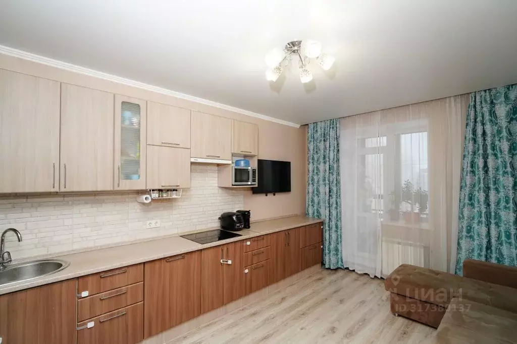 3-к кв. Омская область, Омск ул. Перелета, 32 (66.8 м) - Фото 0