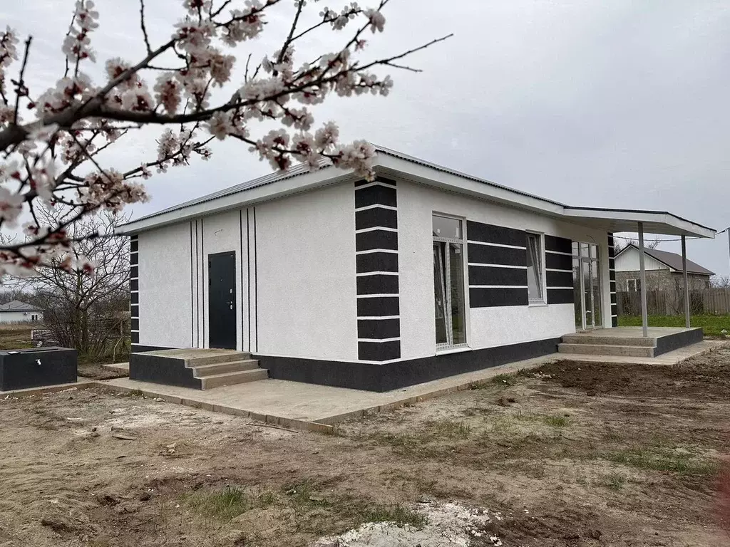 Дом в Краснодарский край, Темрюк ул. Анджиевского (110 м) - Фото 1