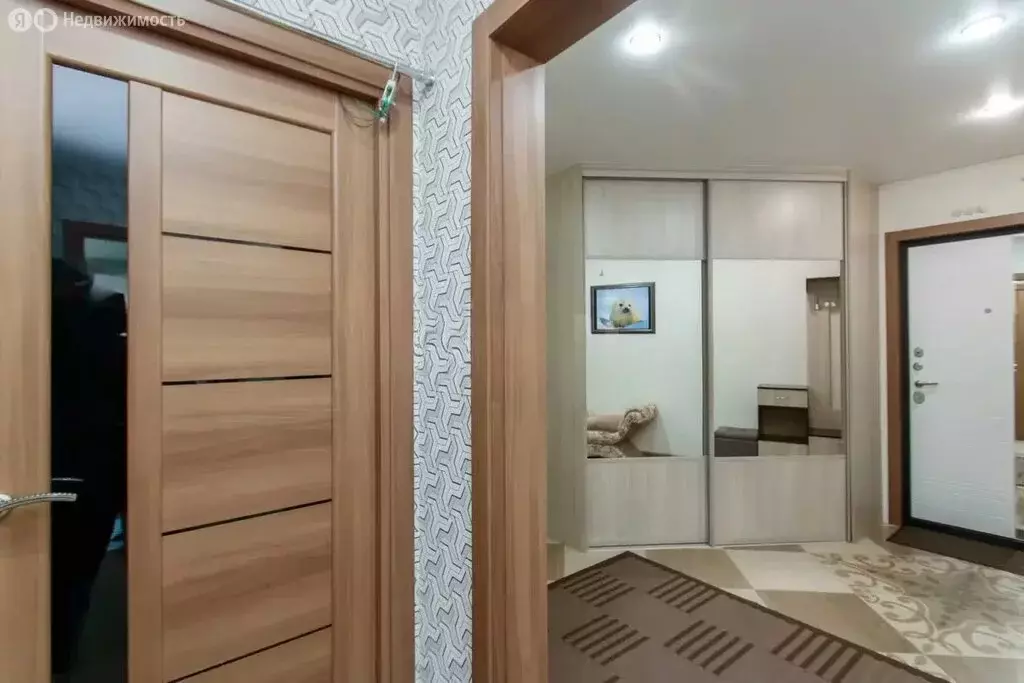 2-комнатная квартира: Тюмень, улица Павла Шарова, 1к1 (67.1 м) - Фото 0