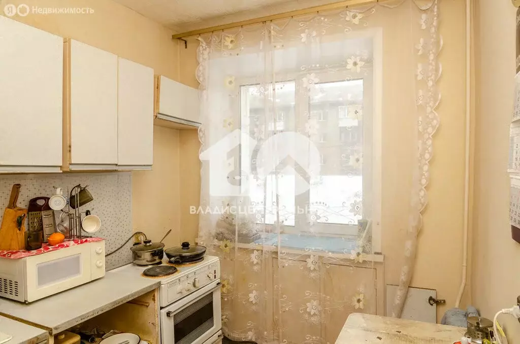 3-комнатная квартира: Новосибирск, улица Лазарева, 29 (61 м) - Фото 0