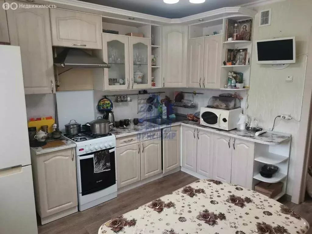 3-комнатная квартира: Чебоксары, улица Константина Иванова, 81 (76 м) - Фото 1