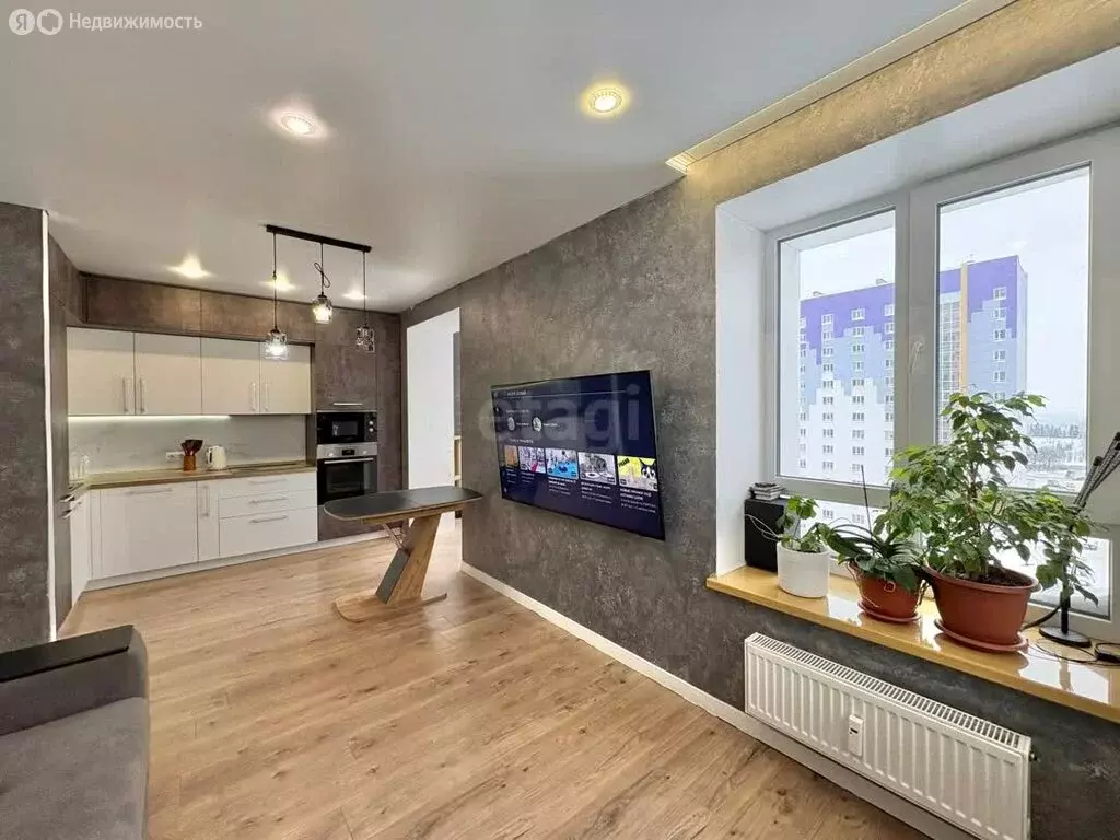 4-комнатная квартира: Сыктывкар, Октябрьский проспект, 216 (68 м) - Фото 1