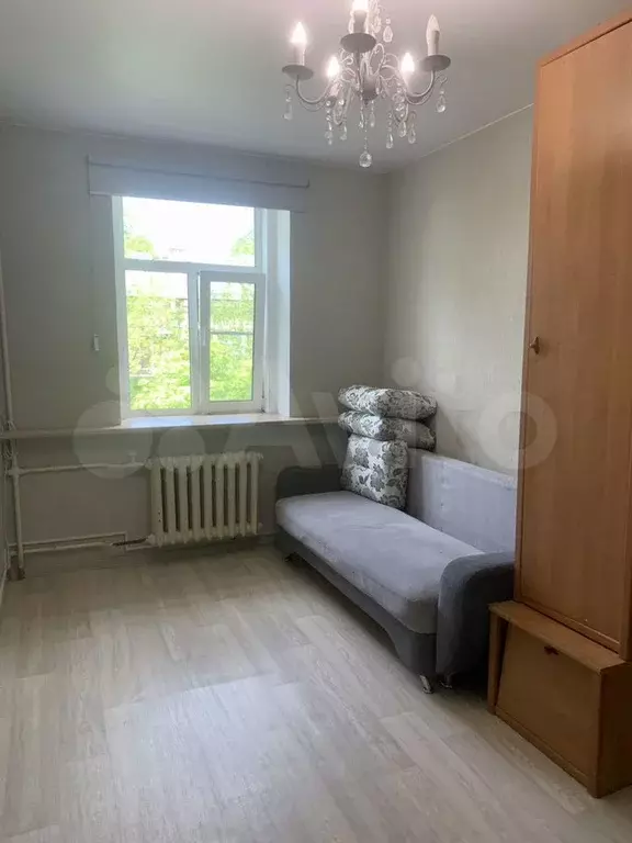 Комната 14 м в 6-к., 2/2 эт. - Фото 0