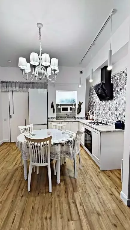 2-к кв. Ставропольский край, Кисловодск ул. Декабристов, 36/1 (62.0 м) - Фото 0