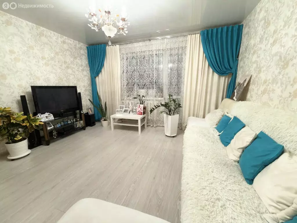 4-комнатная квартира: Нижний Тагил, Октябрьский проспект, 28 (72.9 м) - Фото 1