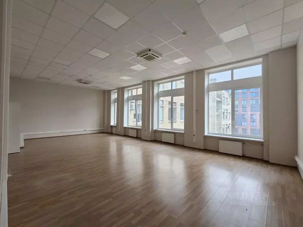 Офис в Санкт-Петербург Малоохтинский просп., 68 (69 м) - Фото 2