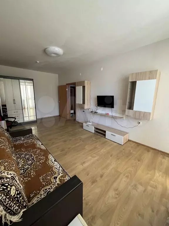 1-к. квартира, 40 м, 1/10 эт. - Фото 1