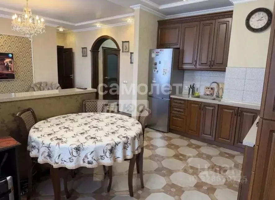 2-к кв. Омская область, Омск Октябрьская ул., 107 (56.6 м) - Фото 1