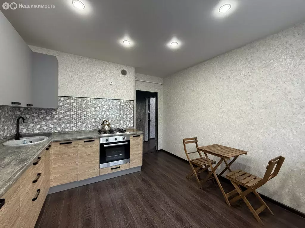 3-комнатная квартира: Чайковский, улица Азина, 11 (80 м) - Фото 1