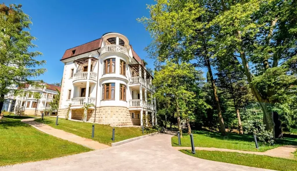 Дом в Краснодарский край, Сочи Курортный просп., 90Д (550 м) - Фото 1