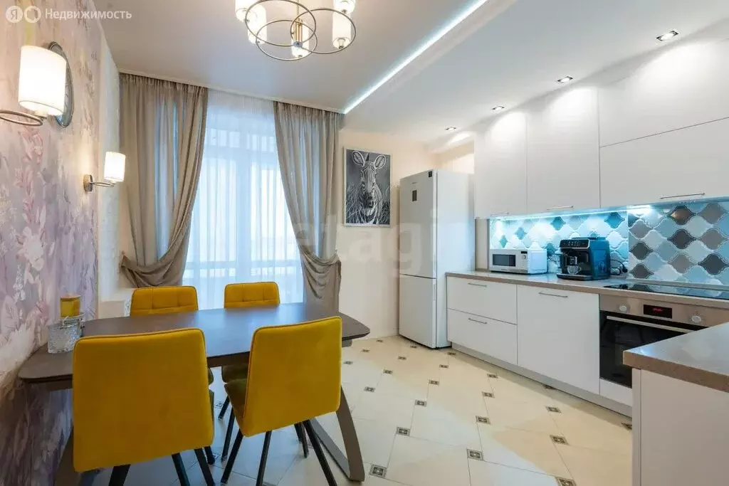 2-комнатная квартира: Пермь, улица Революции, 22 (61.5 м) - Фото 1