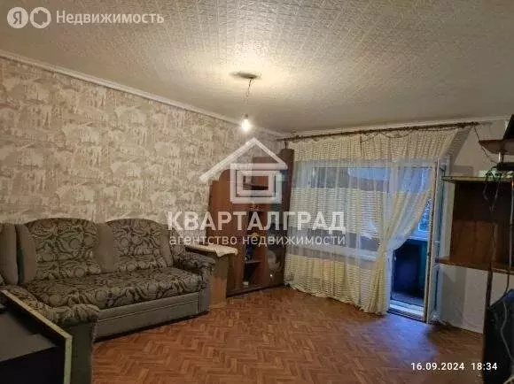 3-комнатная квартира: Саяногорск, микрорайон Заводской, 17 (59 м) - Фото 1