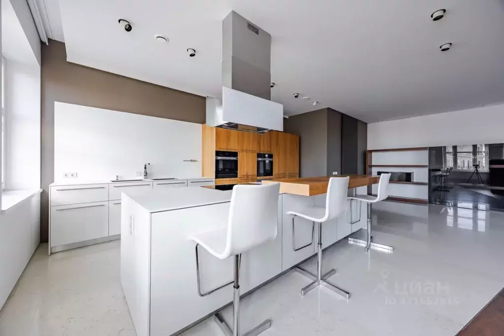 4-к кв. Санкт-Петербург Парадная ул., 3к2 (205.0 м) - Фото 1