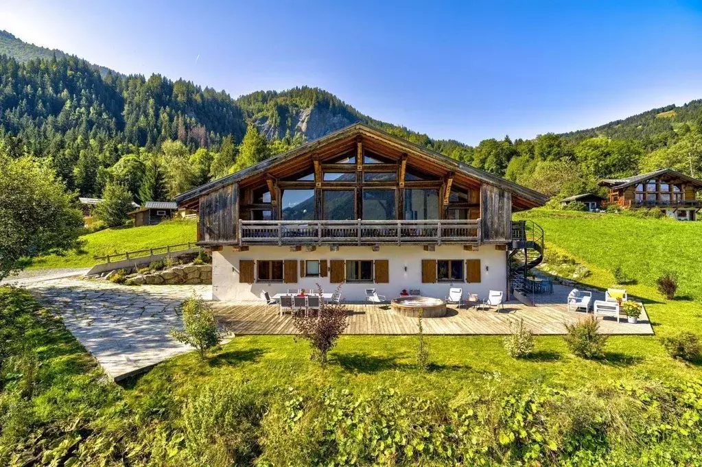 Дом в Краснодарский край, Сочи с. Эстосадок, ул. Февральская (350 м) - Фото 0