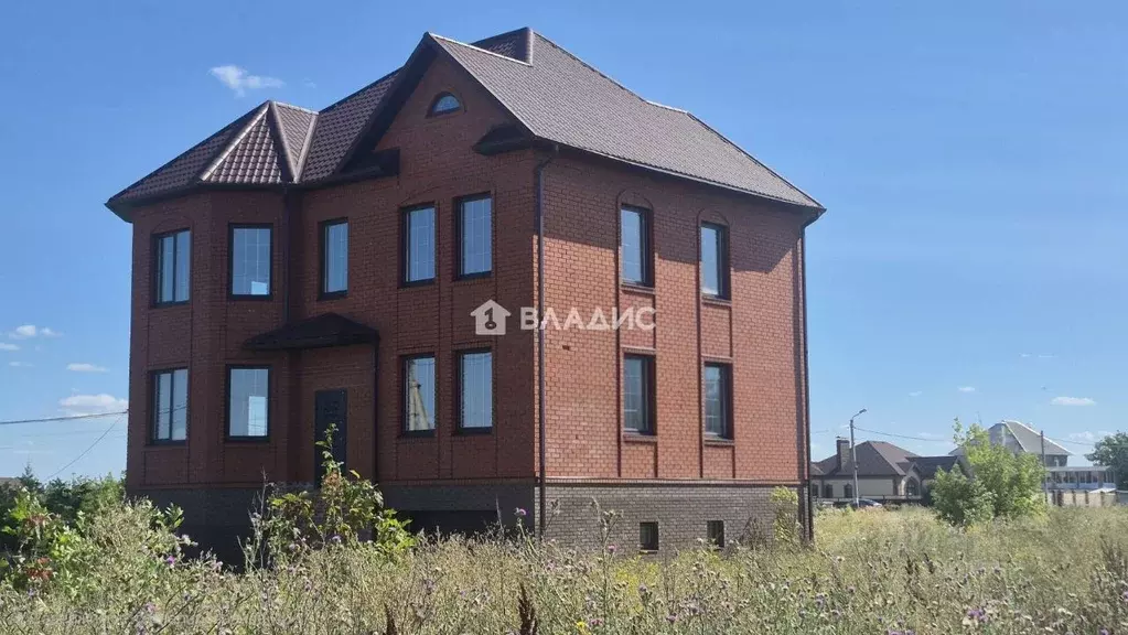 Дом в Белгородская область, Белгород ул. Михаила Курбатова, 16 (300 м) - Фото 2