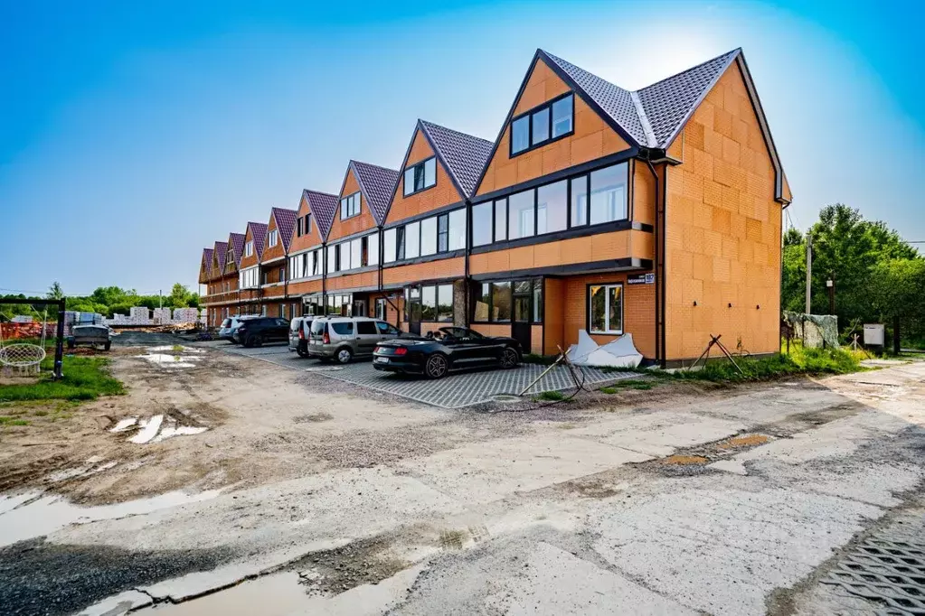 Таунхаус в Ленинградская область, Кириши ул. Нефтехимиков (150 м) - Фото 1