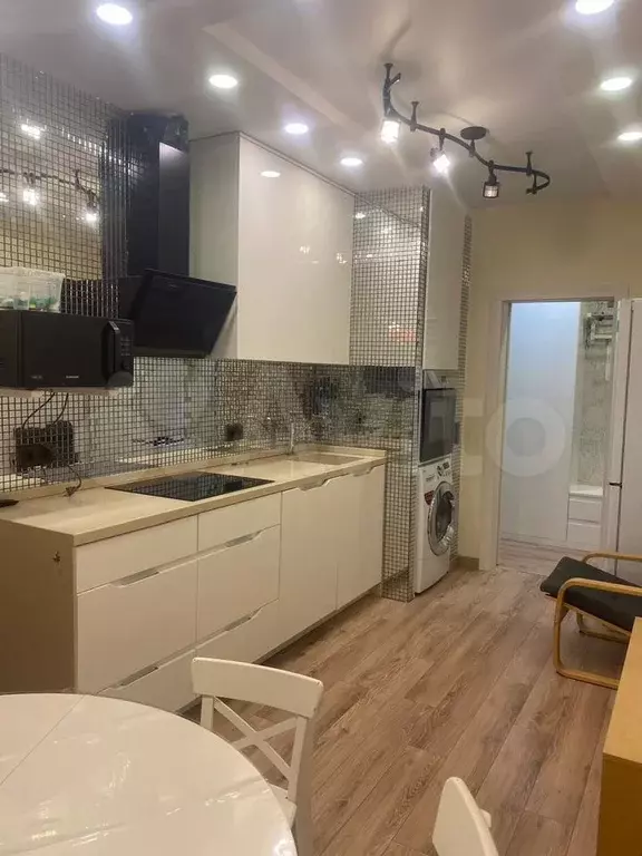 2-к. квартира, 60 м, 10/18 эт. - Фото 1