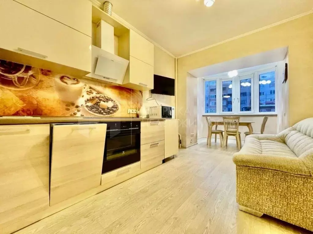 3-к кв. Тюменская область, Тюмень ул. Мельникайте, 136к1 (100.6 м) - Фото 1