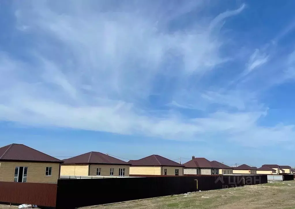 Дом в Астраханская область, Приволжский район, с. Растопуловка  (102 ... - Фото 1