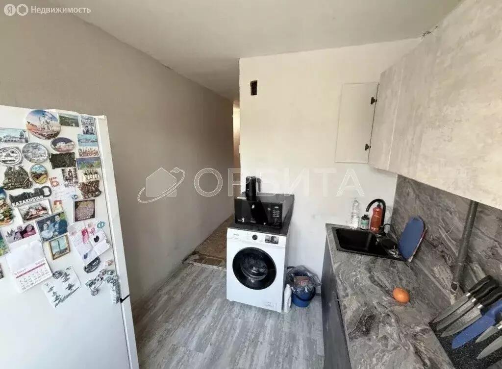 3-комнатная квартира: Тюмень, улица Пермякова, 14 (56 м) - Фото 1