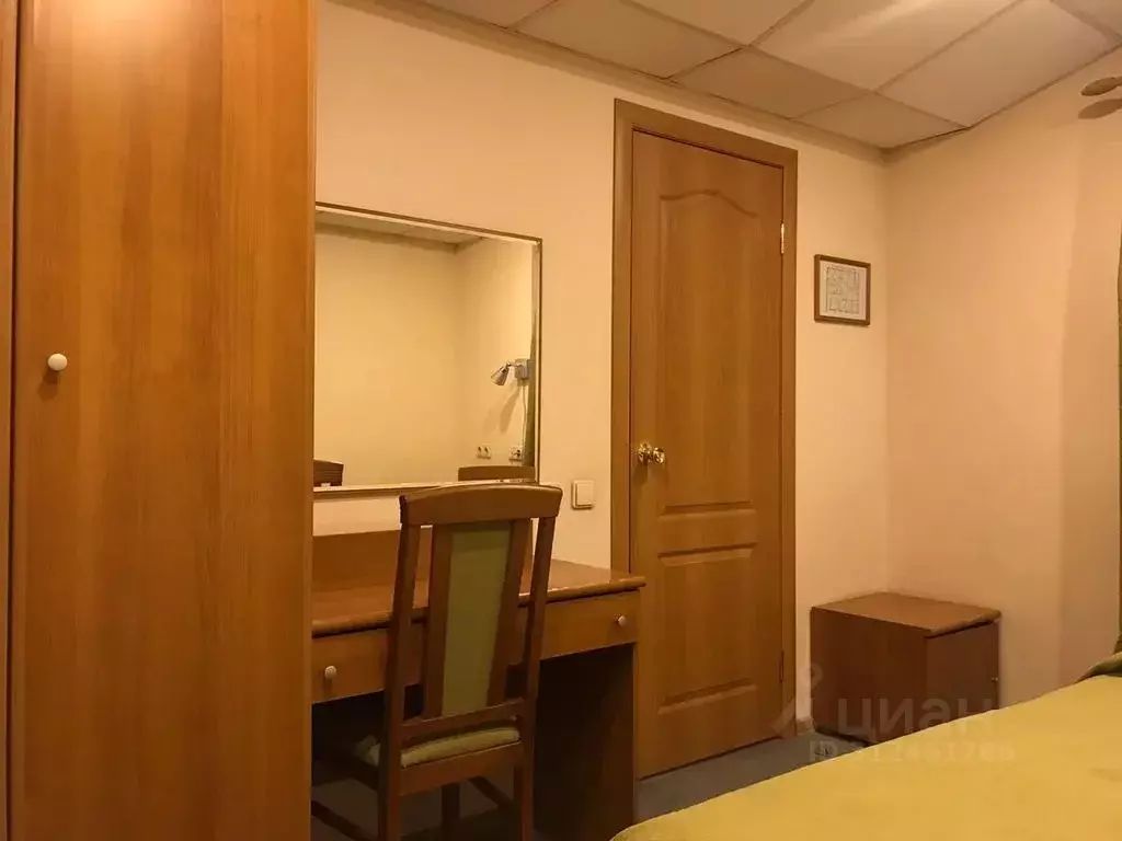 Комната Санкт-Петербург 4-я Васильевского острова линия, 13 - Фото 1