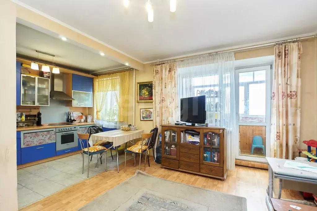 3-к кв. Тюменская область, Тюмень ул. Республики, 10 (78.5 м) - Фото 1