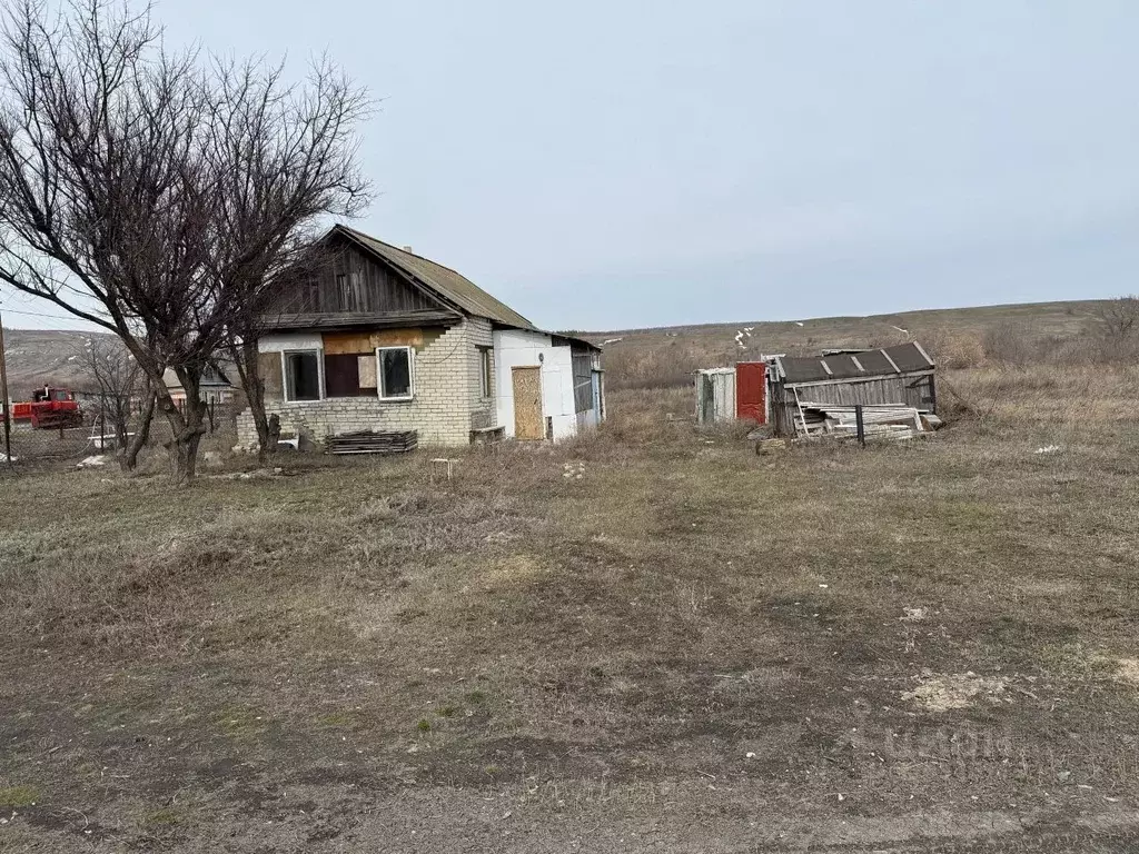 Дом в Саратовская область, Вольский район, Широкобуеракское ... - Фото 1