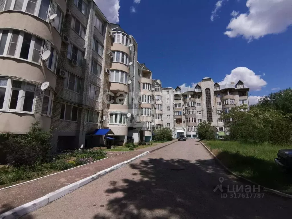 2-к кв. Калмыкия, Элиста 2-й мкр, 40 (55.1 м) - Фото 0