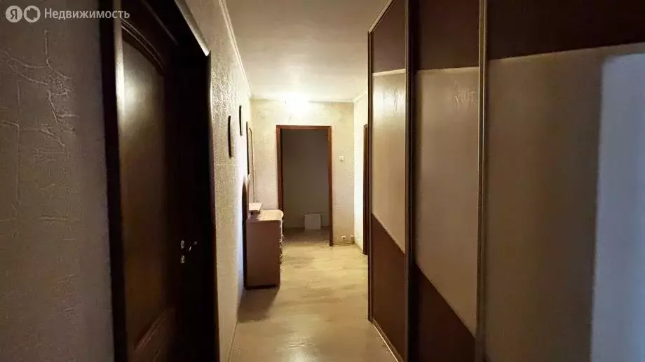 3-комнатная квартира: Красноярск, улица Алексеева, 111 (70 м) - Фото 1