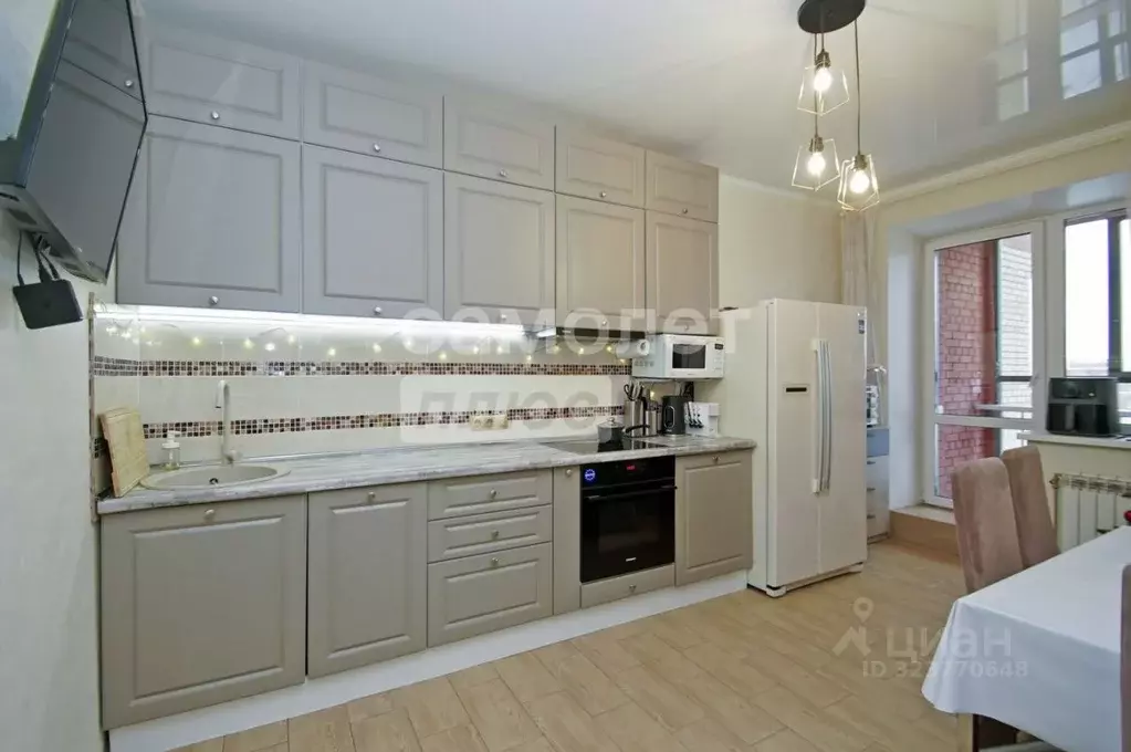 2-к кв. Омская область, Омск просп. Комарова, 11 (58.8 м) - Фото 2