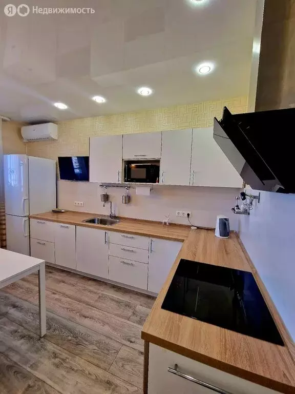 2-комнатная квартира: Казань, улица Юлиуса Фучика, 14В (74.4 м) - Фото 0