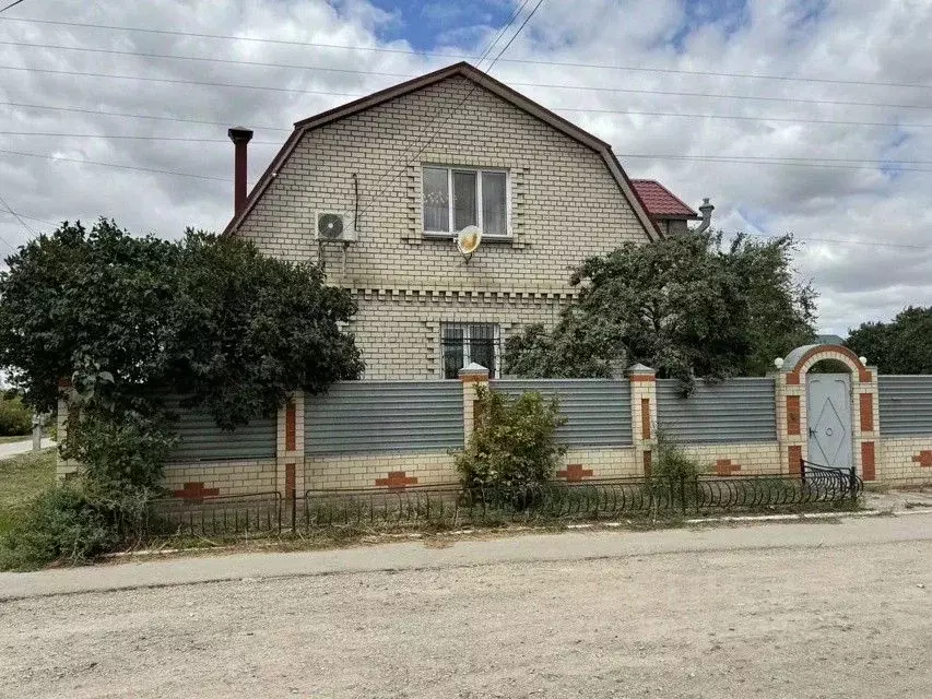 Дом в Саратовская область, Красный Кут ул. Куйбышева, 132 (146 м) - Фото 2