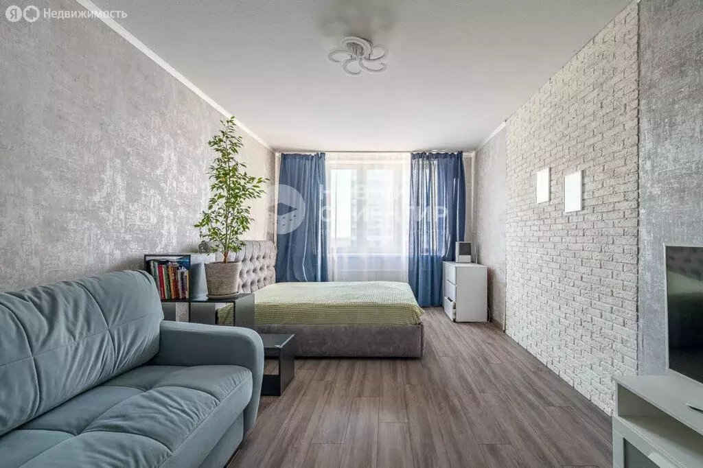 2-комнатная квартира: Екатеринбург, улица Евгения Савкова, 3 (68.8 м) - Фото 2