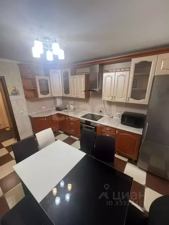 3-к кв. Тюменская область, Тюмень ул. Прокопия Артамонова, 7 (74.6 м) - Фото 1