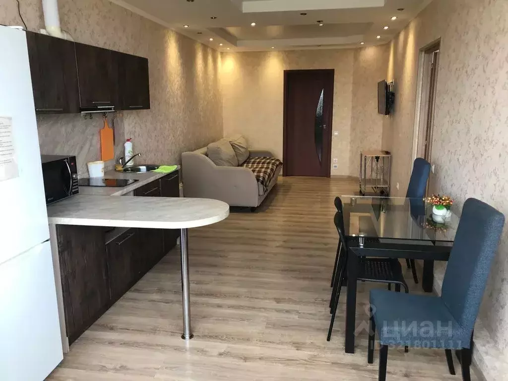 2-к кв. Приморский край, Артем ул. Фрунзе, 8/1 (50.0 м) - Фото 0
