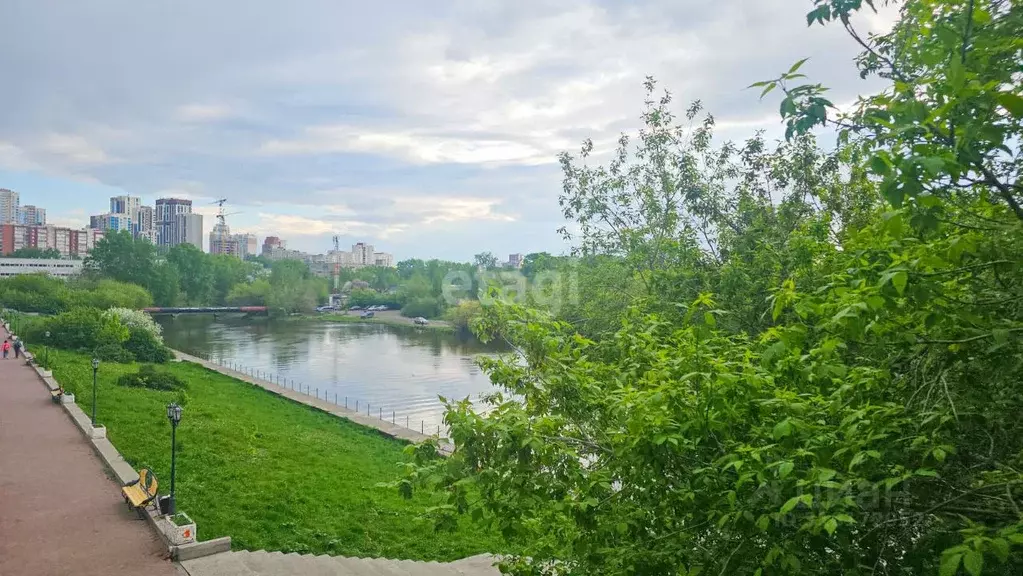 1-к кв. Свердловская область, Екатеринбург ул. Юмашева, 15 (52.4 м) - Фото 1