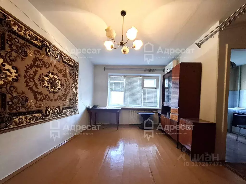 2-к кв. Волгоградская область, Волгоград ул. Маршала Еременко, 23 ... - Фото 0