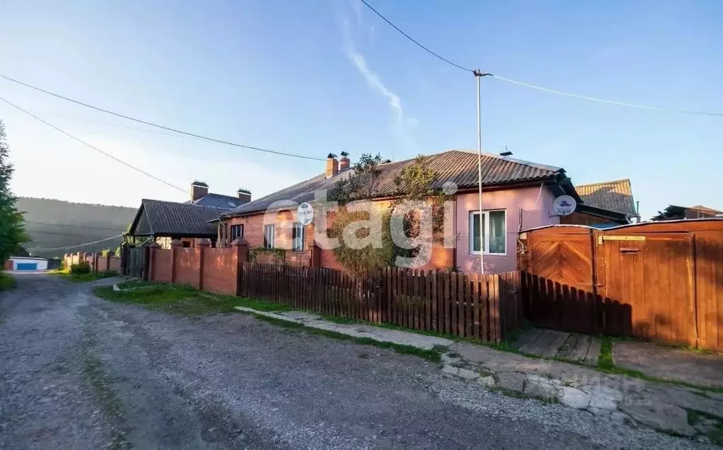 Дом в Красноярский край, Дивногорск городской округ, пос. Усть-Мана  ... - Фото 1