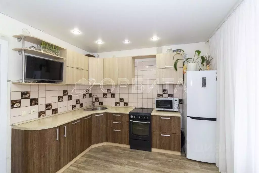 2-к кв. Тюменская область, Тюмень ул. Восстания, 19к3 (58.0 м) - Фото 1