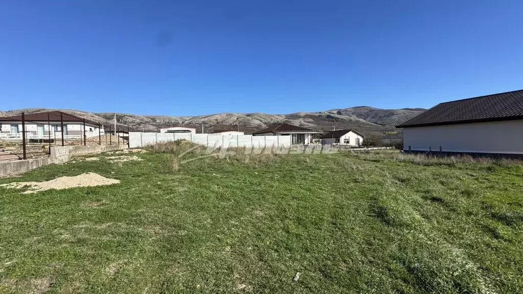 Участок в Крым, Симферопольский район, Добровское с/пос, с. ... - Фото 2