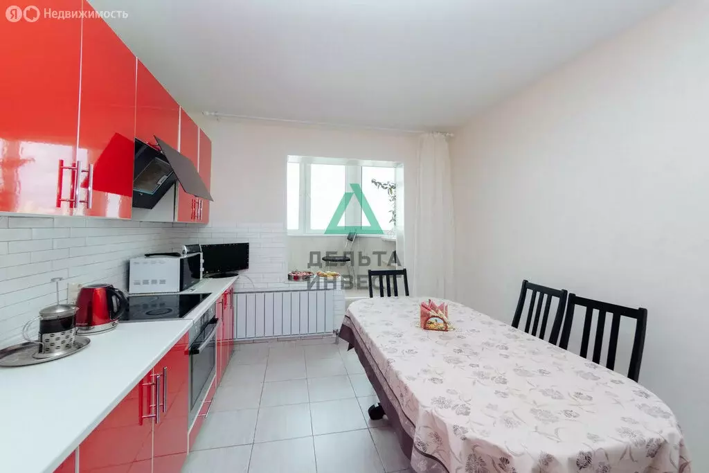 4-комнатная квартира: Уфа, улица Комарова, 8 (96.2 м) - Фото 1