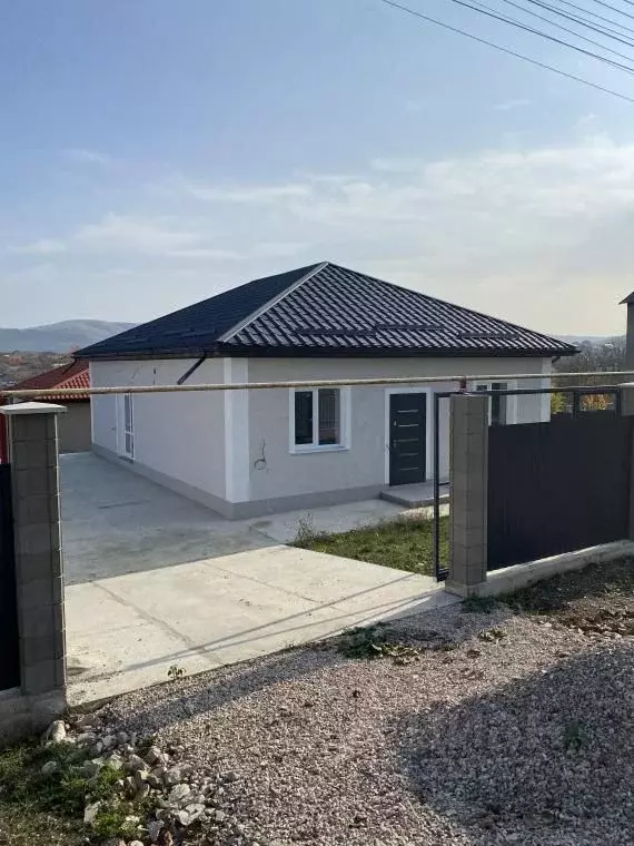 Дом в Крым, Симферопольский район, Добровское с/пос, с. Пионерское ул. ... - Фото 2