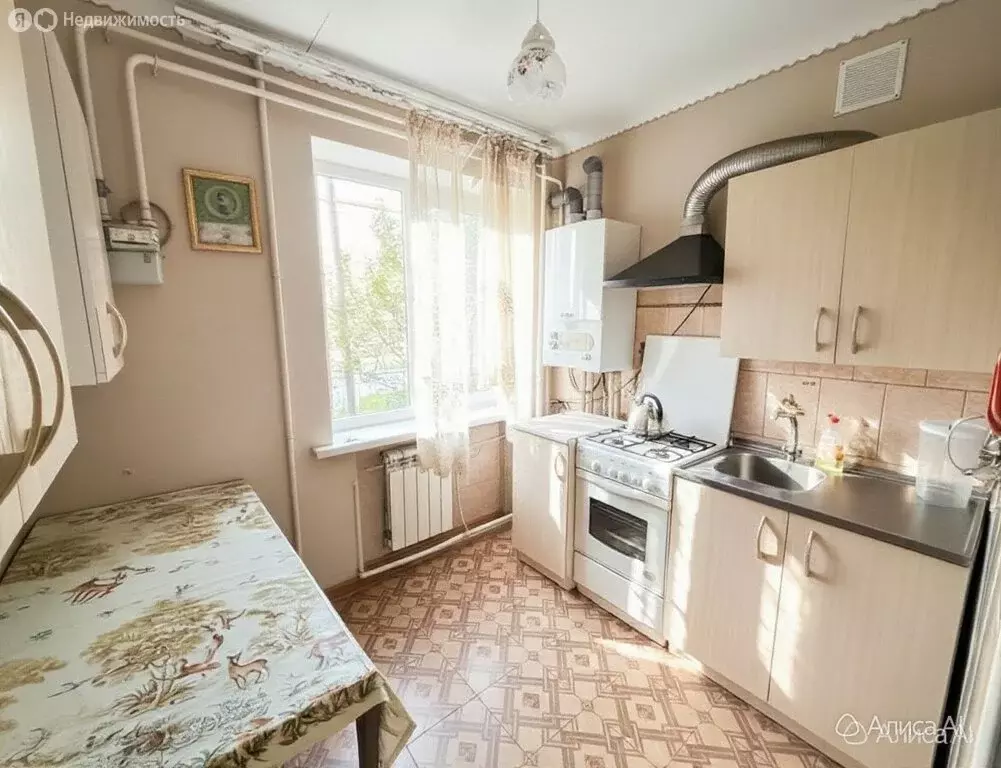 3-комнатная квартира: Крымск, Пролетарская улица, 1 (50 м) - Фото 1