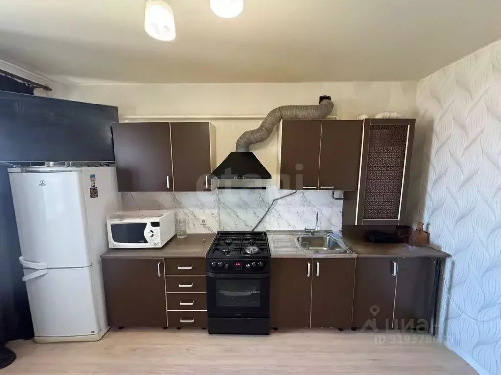 2-к кв. Краснодарский край, Ейск Красная ул. (65.6 м) - Фото 1
