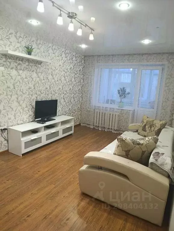 2-к кв. Омская область, Омск Заозерный мкр, ул. Бархатовой, 1 (45.0 м) - Фото 1