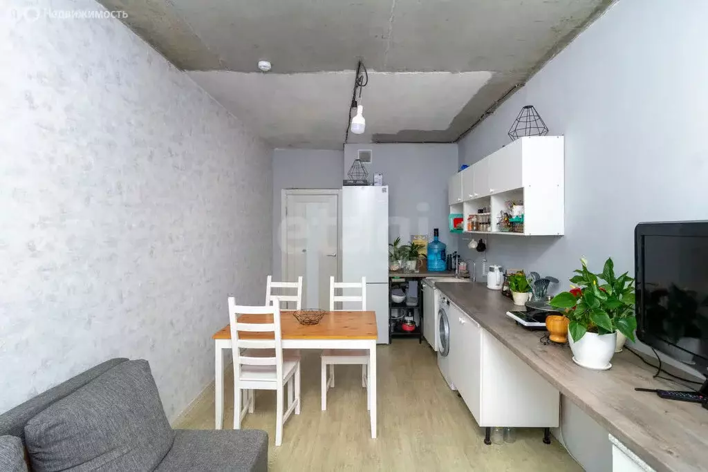 3-комнатная квартира: Тюмень, улица Мельникайте, 2к12 (79.1 м) - Фото 1