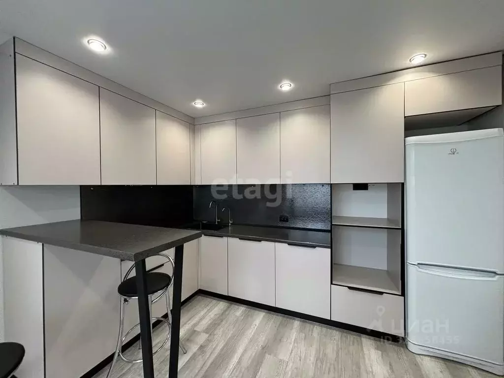 1-к кв. Тюменская область, Тюмень ул. Валентины Трофимовой, 12 (41.0 ... - Фото 1